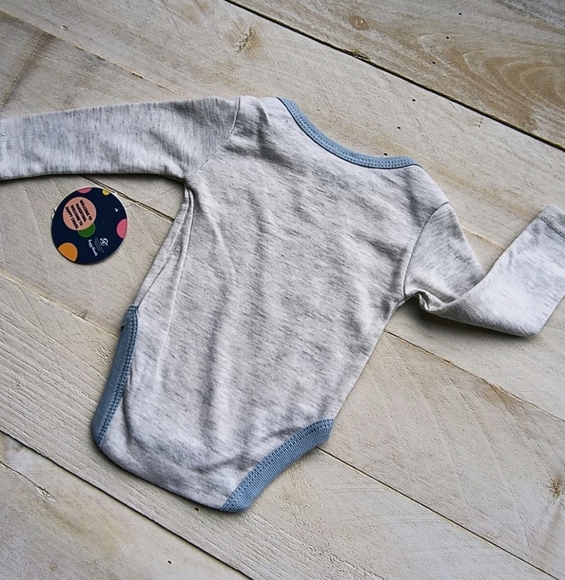 NWT Jurassic World Universal Baby 3pc Set Pants Shirt Bib Size 0-3 Months - Picture 6 of 6